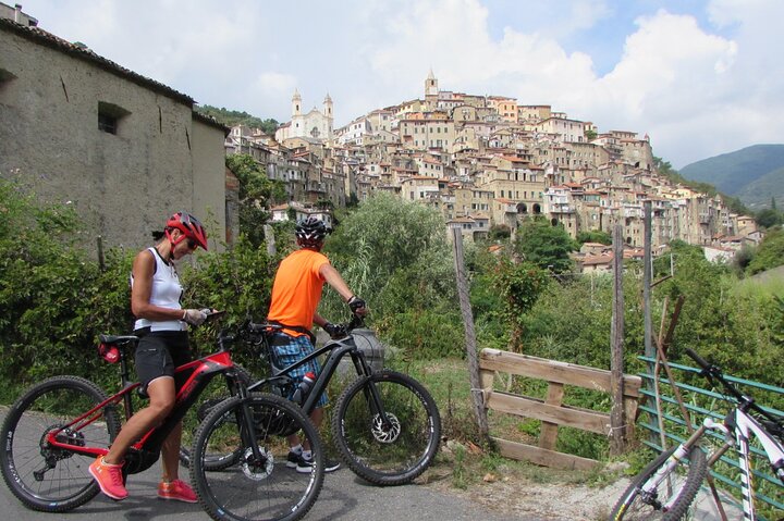 Small Group E-bike Tour in the Ligurian Riviera with Lunch