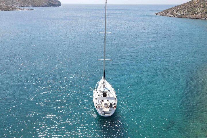 Daily cruises to Dia Island with All -Inclusive Meal and drinks