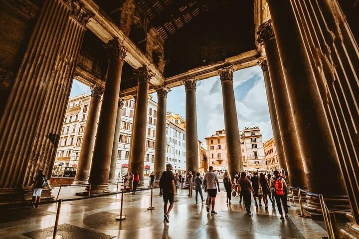 Skip the line with exclusive entrance to the Pantheon