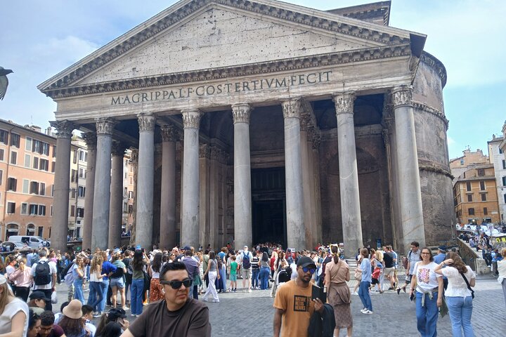 Skip the line with exclusive entrance to the Pantheon