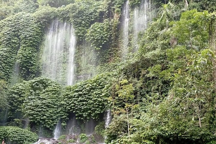 Benang Kelambu & Stokel Waterfalls and Handweaving Village Tour