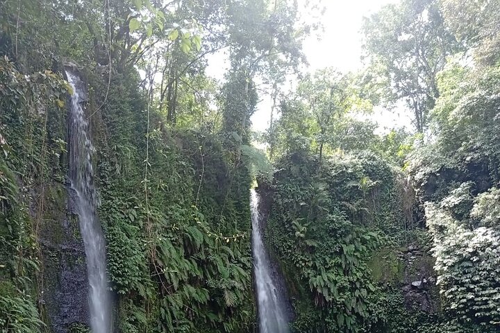 Benang Kelambu & Stokel Waterfalls and Handweaving Village Tour
