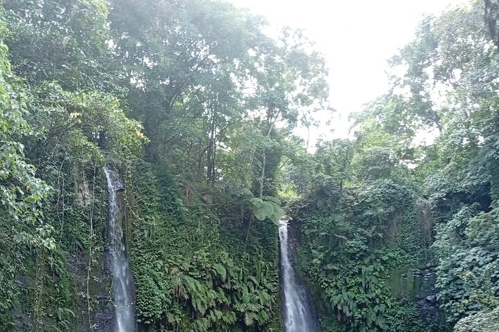 Benang Kelambu & Stokel Waterfalls and Handweaving Village Tour