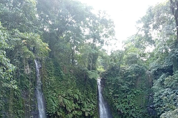 Benang Kelambu & Stokel Waterfalls and Handweaving Village Tour