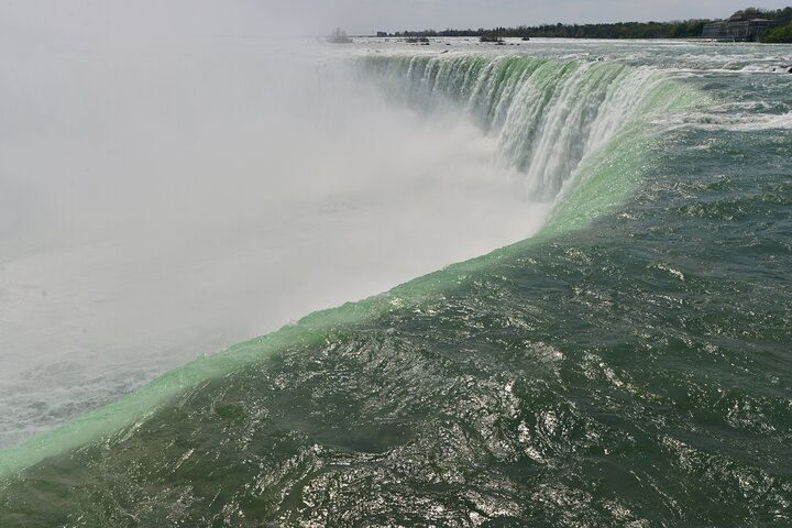 NYC to Niagara Falls 1-Day Tour: Flight and Land-Airfare Included