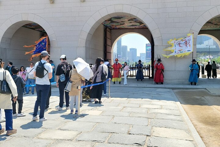 Half or Day Private Tour For Cruise Incheon and Seoul City Tour