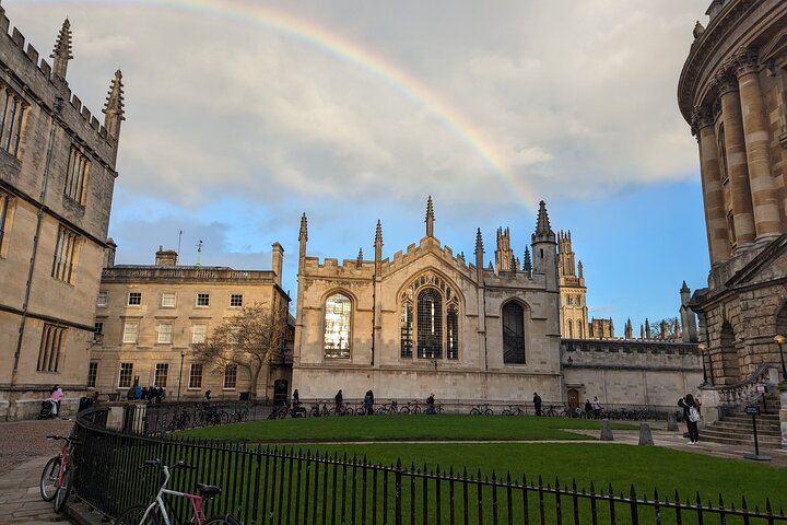 Oxford University and Harry Potter Tour with Live Entertainment
