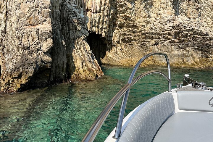 Saranda:Boat Tour to Kakome,Hidden Cave & Beaches,with snorkell.