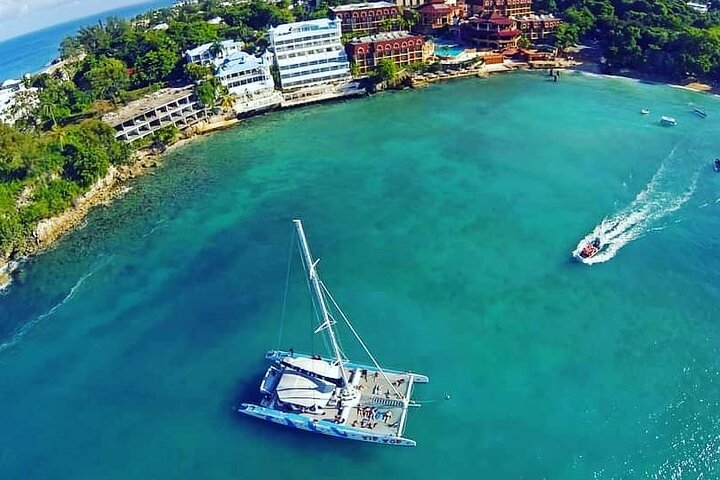 Catamaran Day Trip, Snorkeling & Sailing Excursion