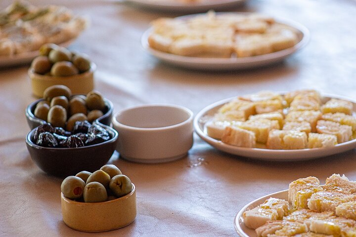 3 Winery Tour with Lunch and Blend Set
