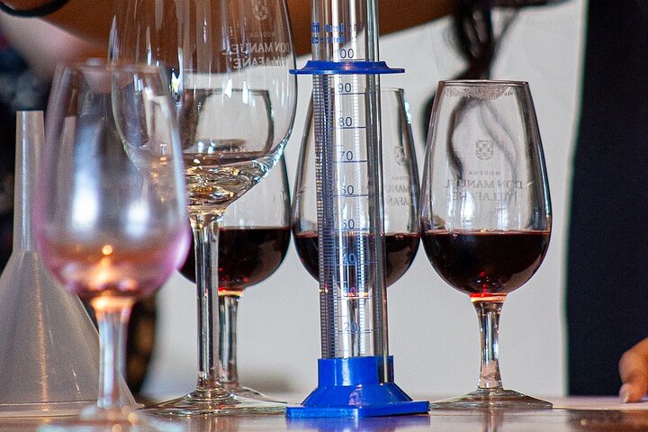 3 Winery Tour with Lunch and Blend Set