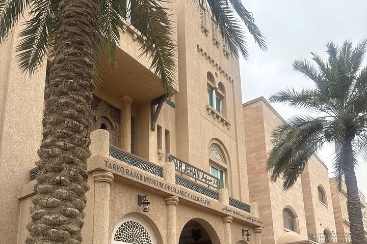 Discover Kuwait: Full-Day Landmarks Tour + Delicious Meal