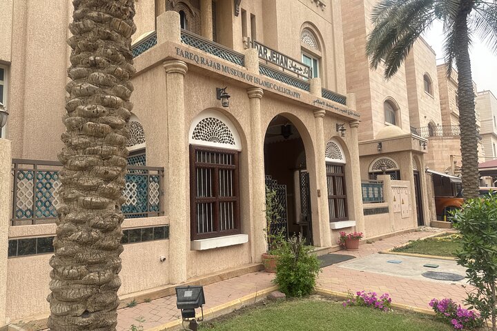 Discover Kuwait: Full-Day Landmarks Tour + Delicious Meal