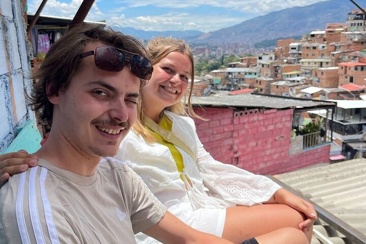 Comuna 13 Tour with Cable Car Ride