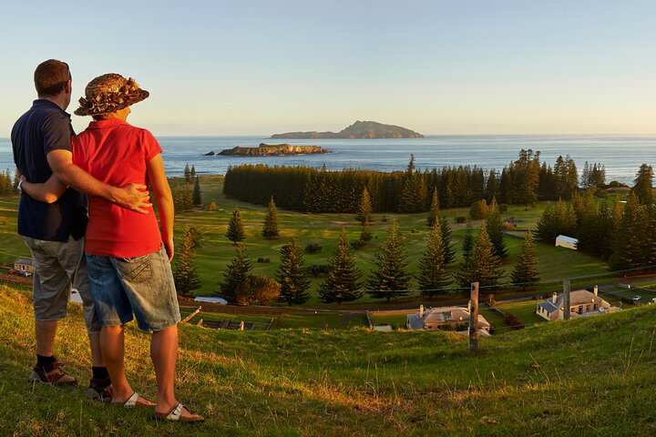 Island Orientation Package incl. Return Airport Transfers & Tour