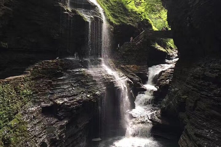 Niagara Falls 2-Day Tour from NYC with Corning & Finger Lakes
