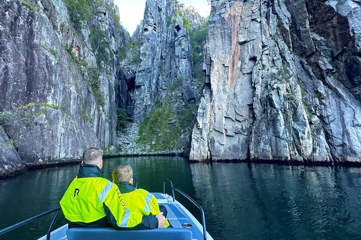 Stavanger: Guided Lysefjord Safari on Speedboat
