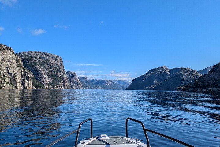 Stavanger: Guided Lysefjord Safari on Speedboat