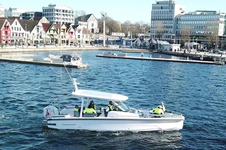 Stavanger: Guided Lysefjord Safari on Speedboat