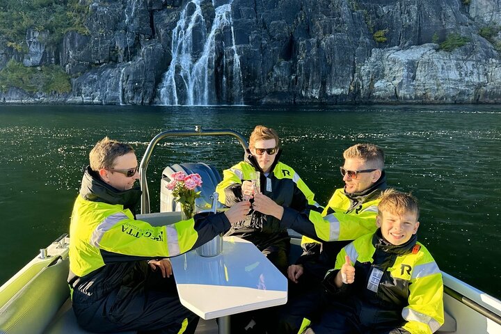 Stavanger: Guided Lysefjord Safari on Speedboat