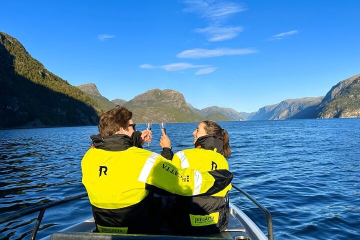 Stavanger: Guided Lysefjord Safari on Speedboat