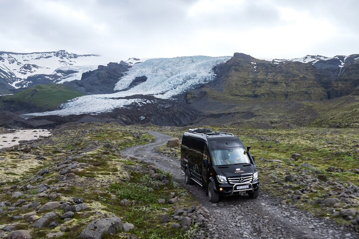 Vatnajökull Guided Beginner Glacier Walk with 4x4 Transfer