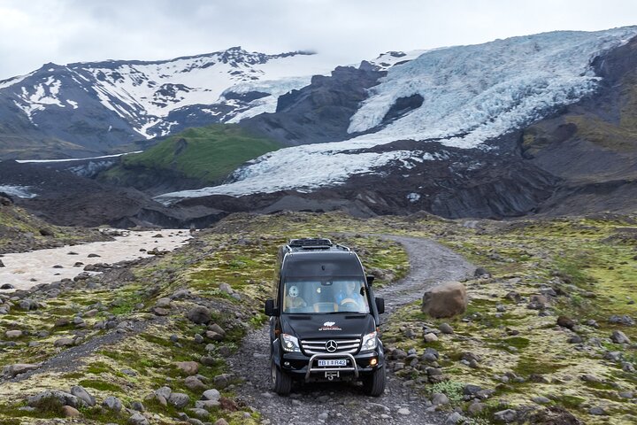 Vatnajökull Guided Beginner Glacier Walk with 4x4 Transfer