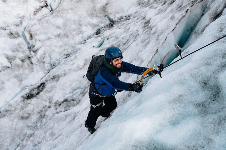 Glacier Xtreme: Vatnajökull Ice Climbing + Hike from Skaftafell