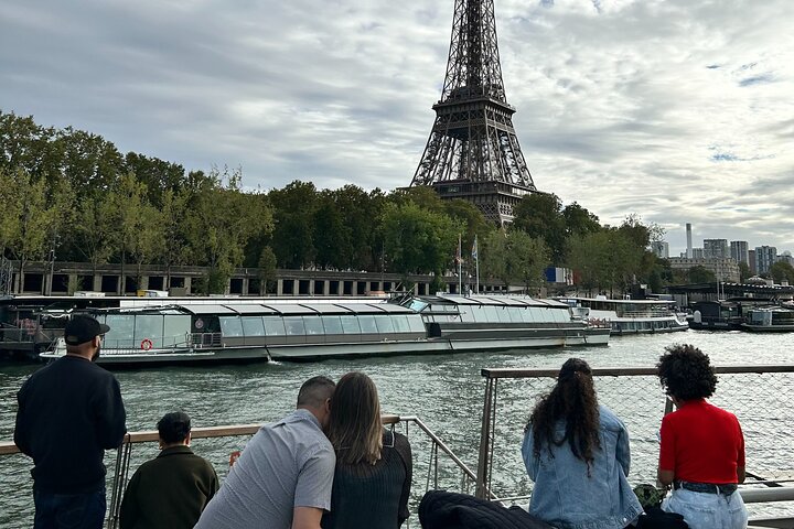 Paris Seine River Sightseeing Cruise with Commentary by Bateaux Parisiens