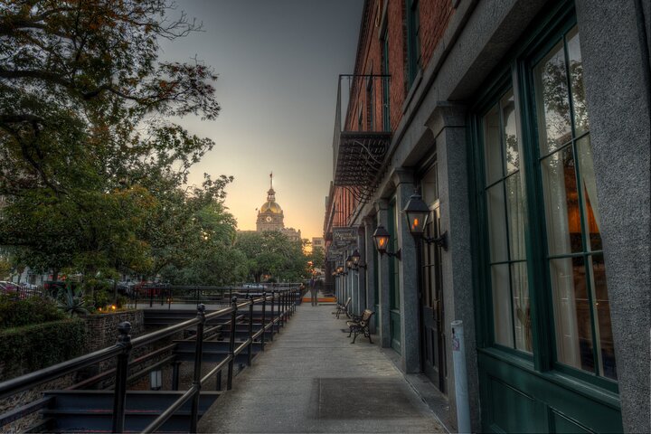 Savannah Haunted Pub Crawl Walking Tour