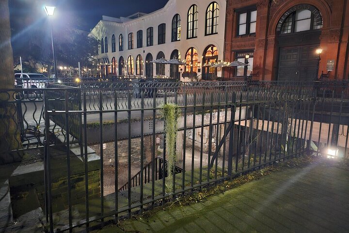 Savannah Haunted Pub Crawl Walking Tour