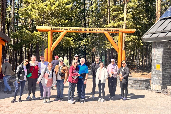 Lake Louise, Moraine , Emerald & Banff Town ,Johnston Canyon Tour