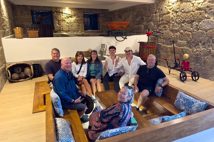 Best of the Douro in a Day: Boat, Wine and Family Lunch