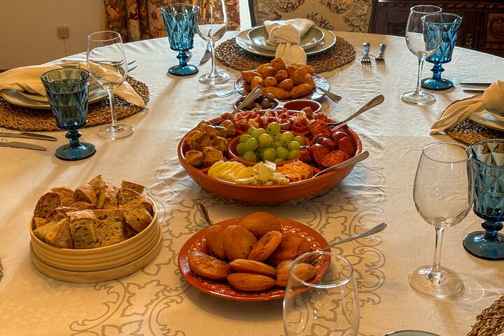Best of the Douro in a Day: Boat, Wine and Family Lunch