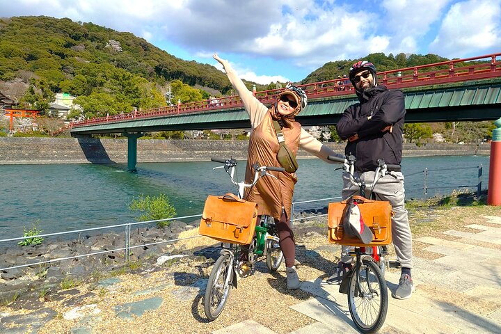Slow Cycling Tour at Uji's Matcha Green Tea Fields and Heritage