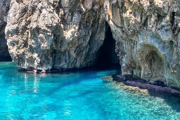 3 Hours Group Boat Tour to the Caves of Santa Maria di Leuca