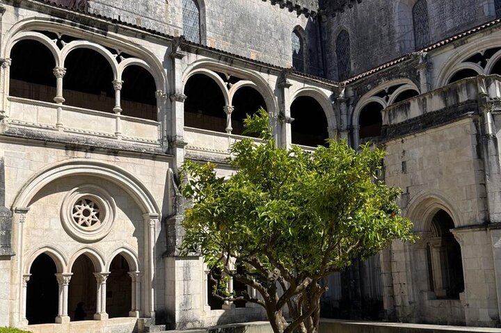 Secrets of Alcobaça: Love story and monastery