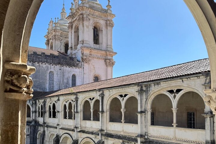 Secrets of Alcobaça: Love story and monastery