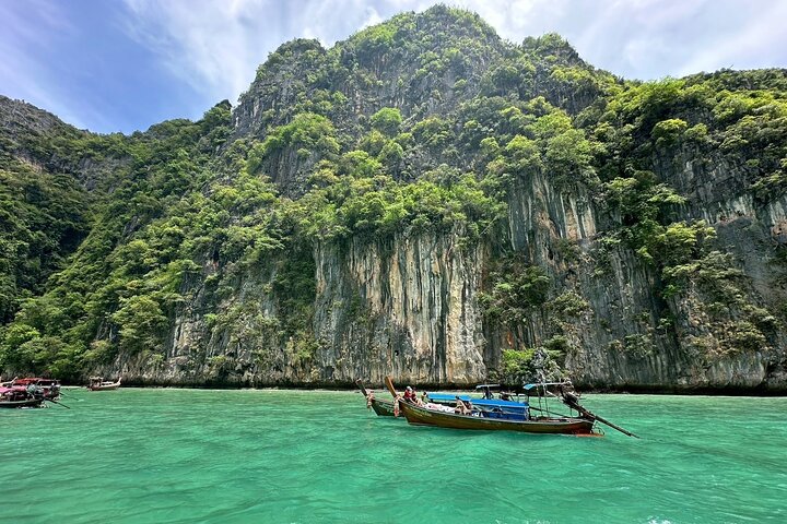 Best of Phi Phi Island Adventure Day Tour with Lunch from Phuket