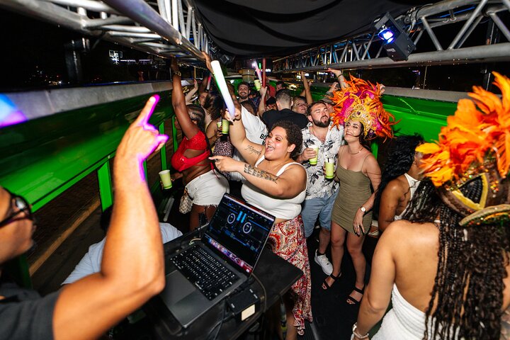 Aruba Nightlife Party Bus with Unlimited Drinks & DJ on Road Jam