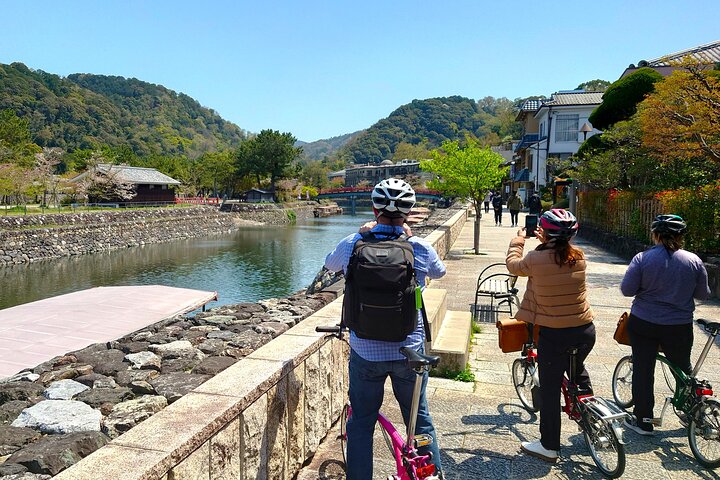 Slow Cycling Tour at Uji's Matcha Green Tea Fields and Heritage