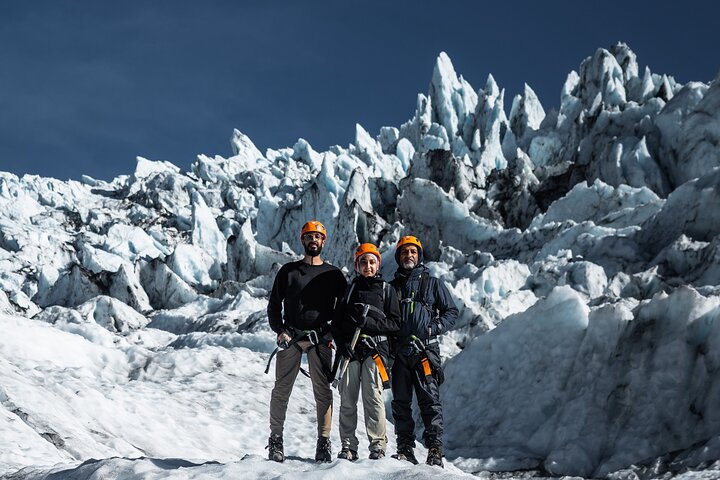 Skaftafell: 4h Small Group Glacier Hike with Guide and Transfer