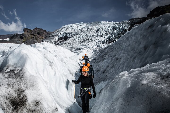 Skaftafell: 4h Small Group Glacier Hike with Guide and Transfer