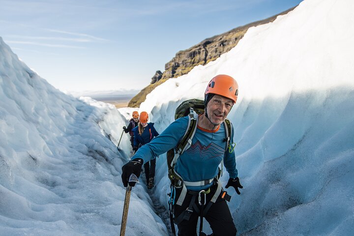Skaftafell: 4h Small Group Glacier Hike with Guide and Transfer