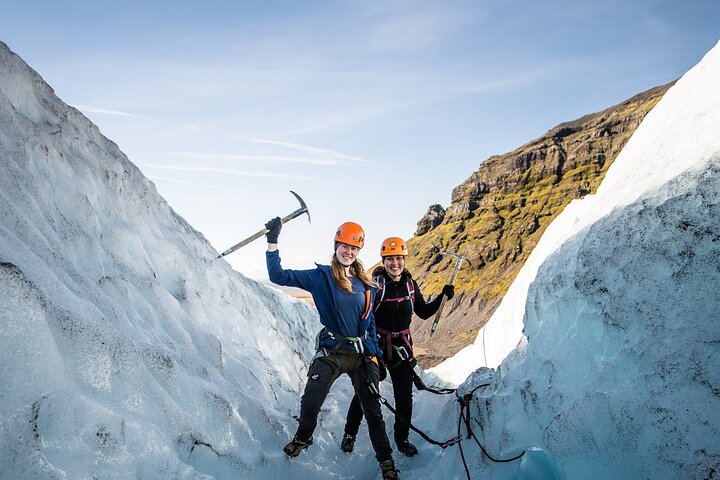 Skaftafell: 4h Small Group Glacier Hike with Guide and Transfer