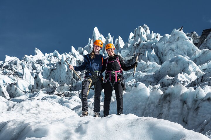 Skaftafell: 4h Small Group Glacier Hike with Guide and Transfer