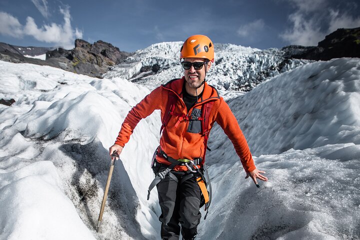 Skaftafell: 4h Small Group Glacier Hike with Guide and Transfer
