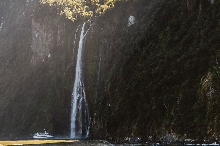 Award Winning Milford Sound Full Day Tour & Cruise from Te Anau