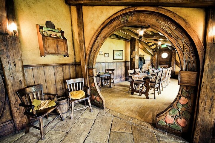 2 Day Hobbiton Waitomo Caves Raglan Private Tour from Hamilton
