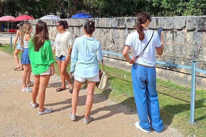 Chichen Itza: Tour with Expert Guide without lines!
